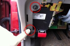Volvo Bosch Immobilizer ECU removal instructions blue ECU box C.E.M. removal bottom screw-big.jpg