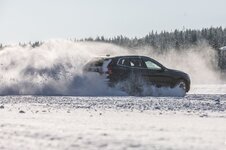 volvoxc60snowball.jpg