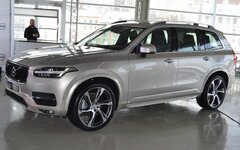 183305_2015_Volvo_XC90.jpg